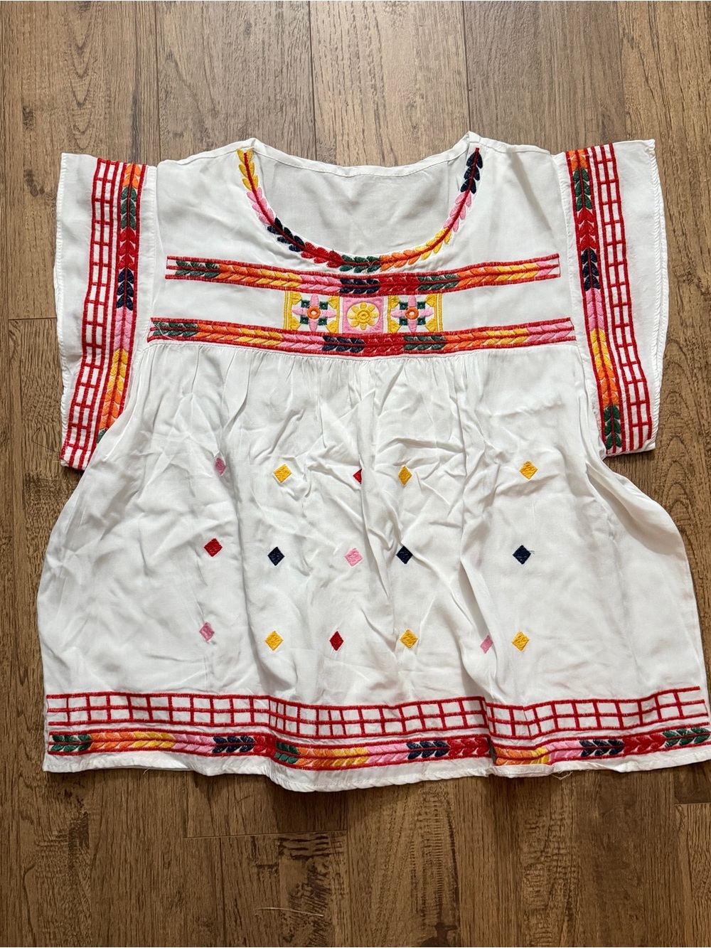 NWOT Boho Peasant Floral Embroidered Top Blouse Fits 8 Medium, 22” Pit To Pit
